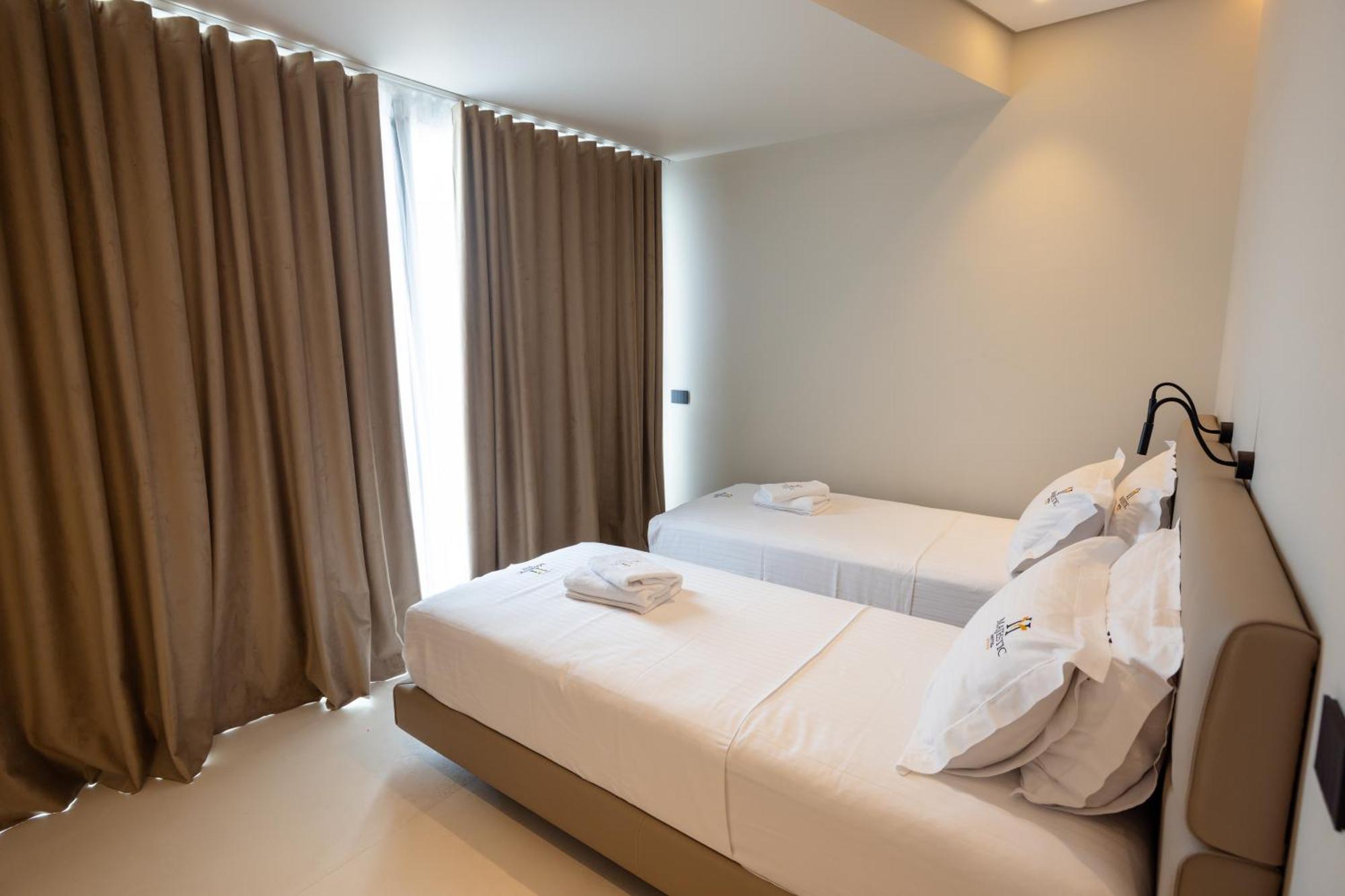 Hotel Majestic Radhima Kültér fotó