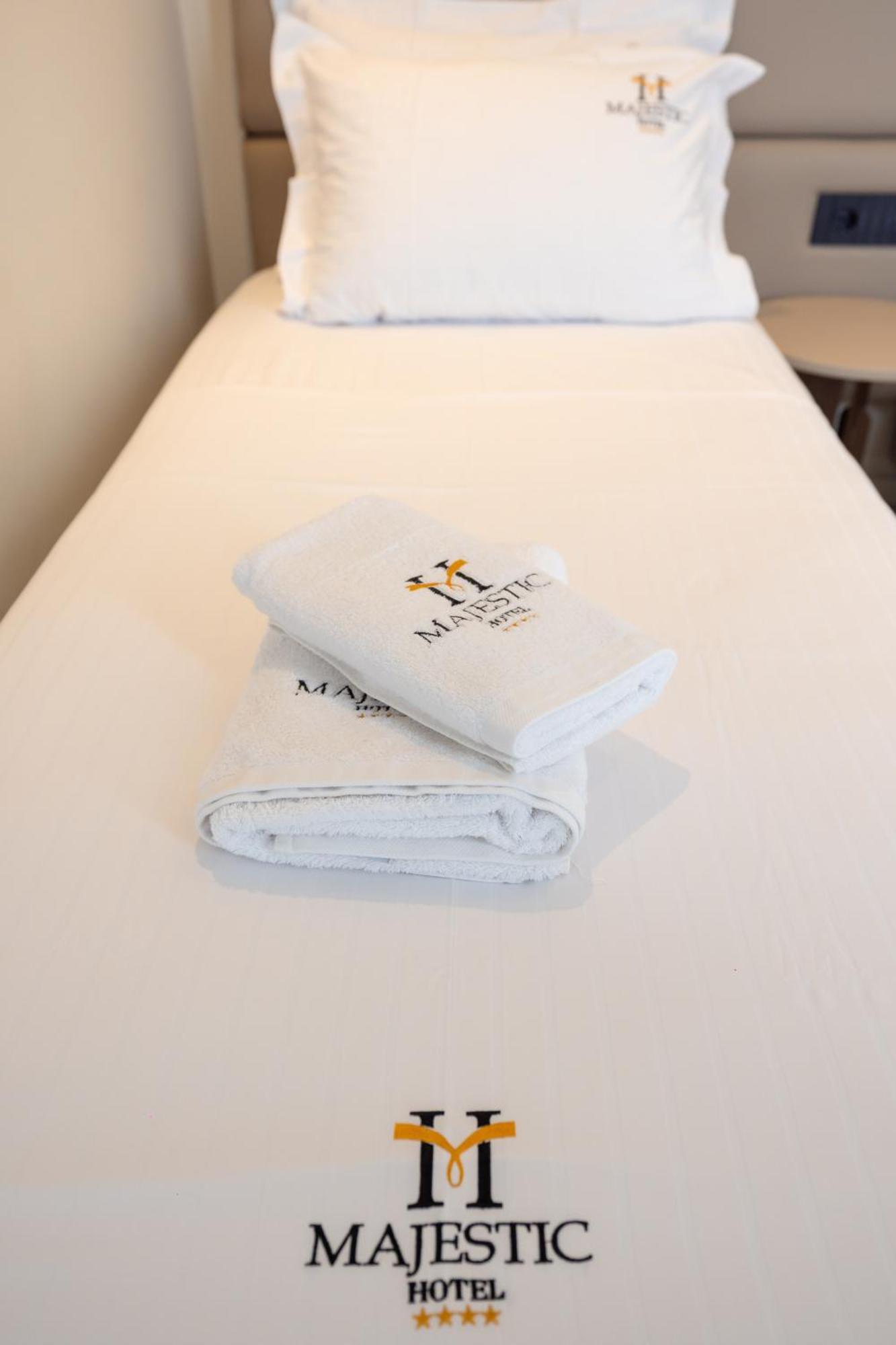 Hotel Majestic Radhima Kültér fotó