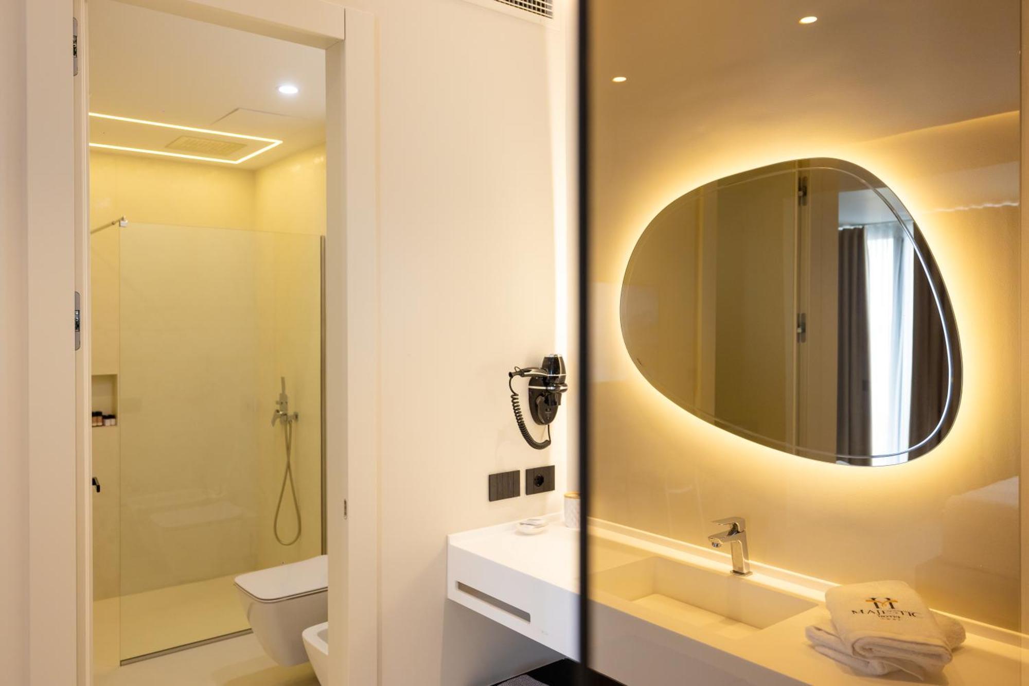Hotel Majestic Radhima Kültér fotó