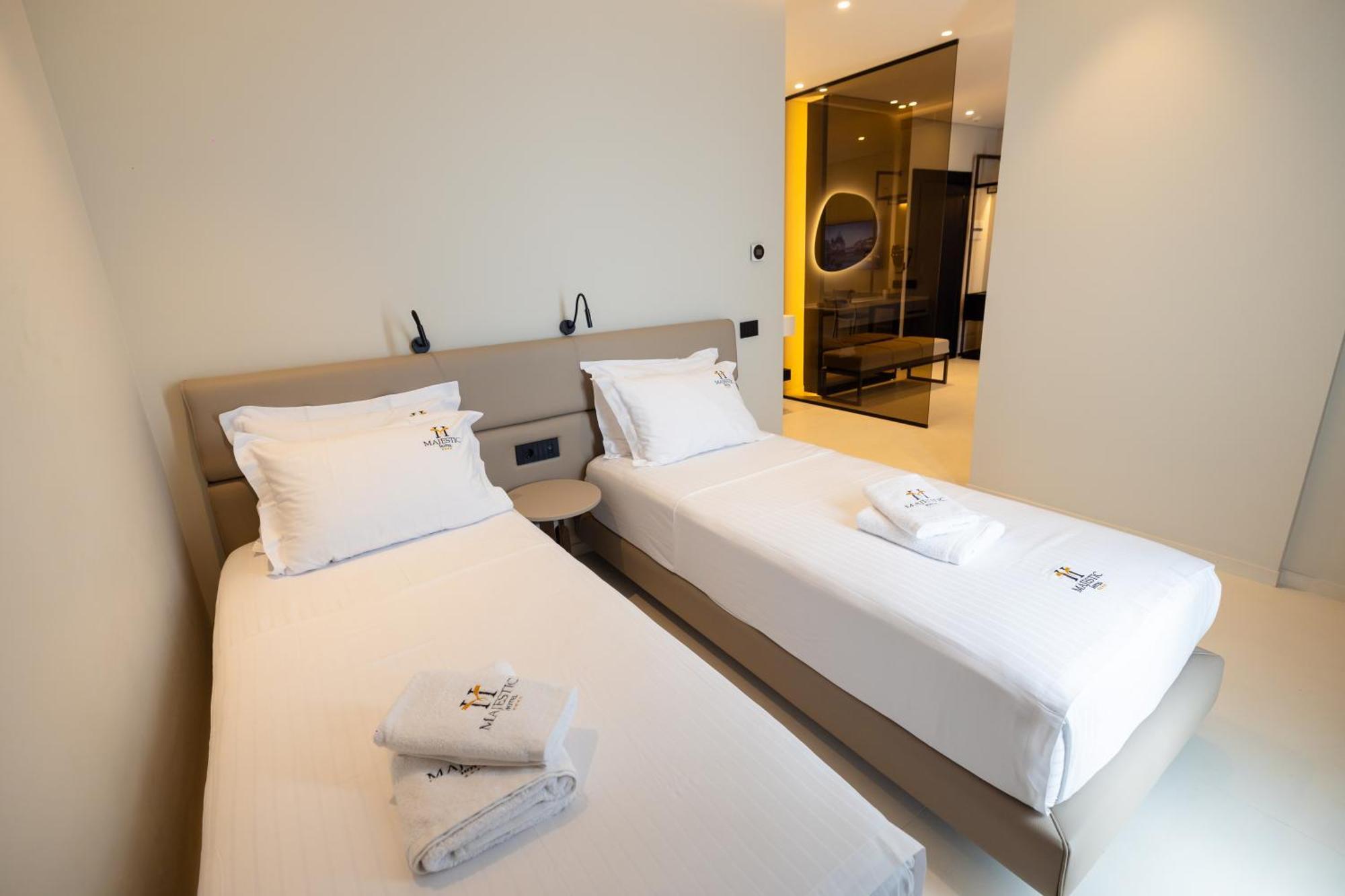 Hotel Majestic Radhima Kültér fotó