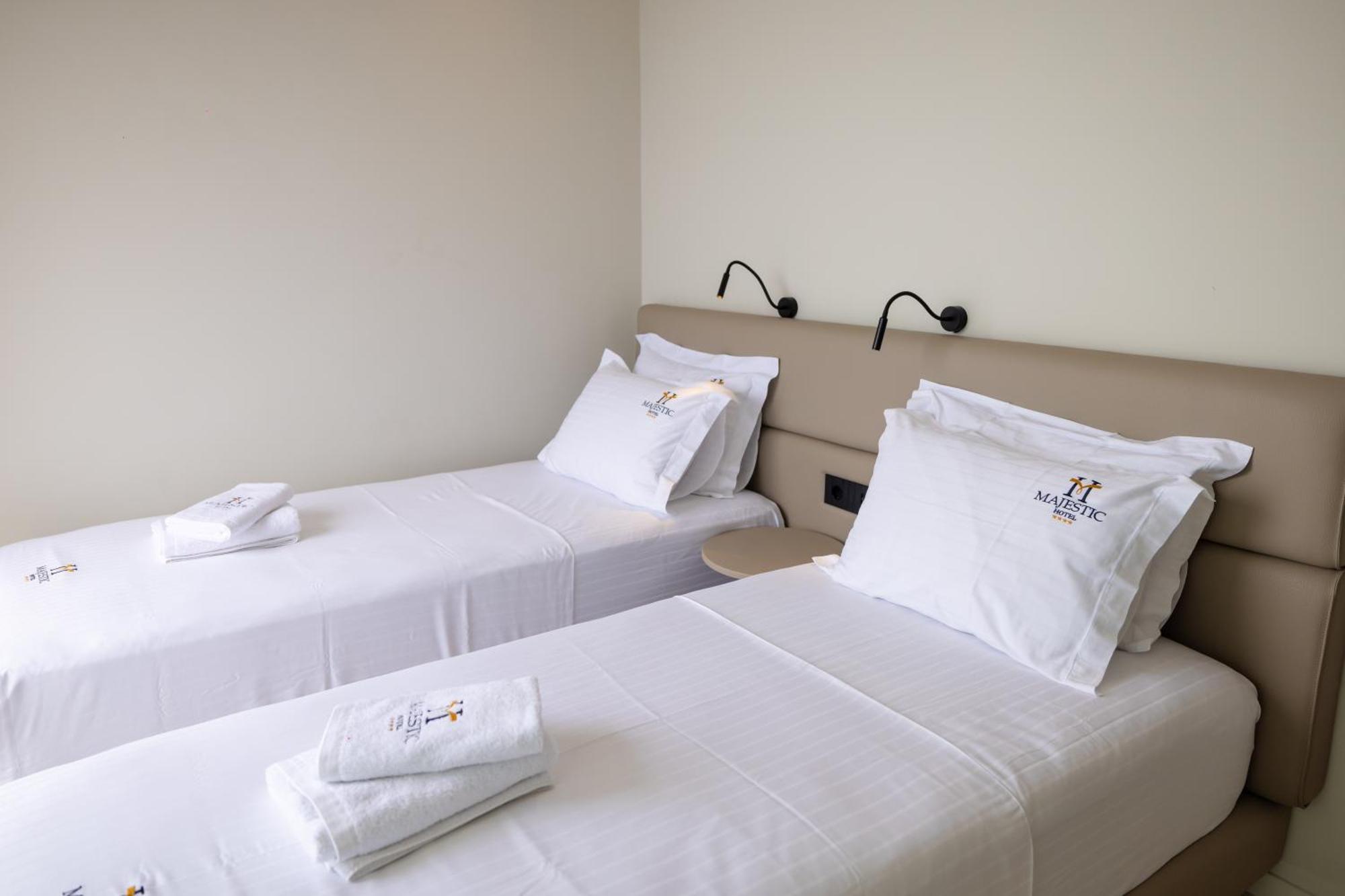 Hotel Majestic Radhima Kültér fotó