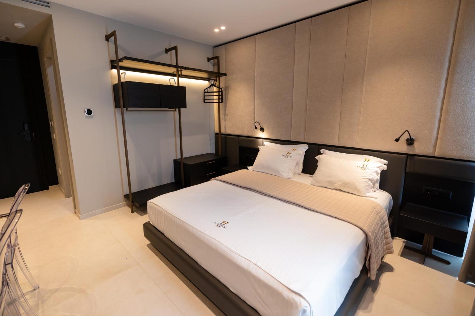 Hotel Majestic Radhima Kültér fotó
