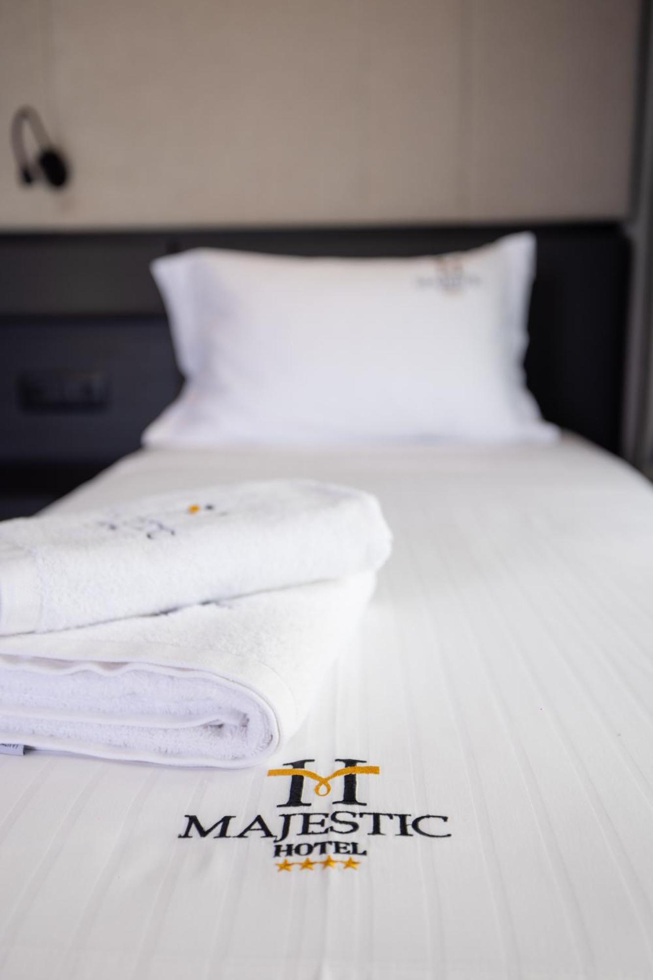 Hotel Majestic Radhima Kültér fotó
