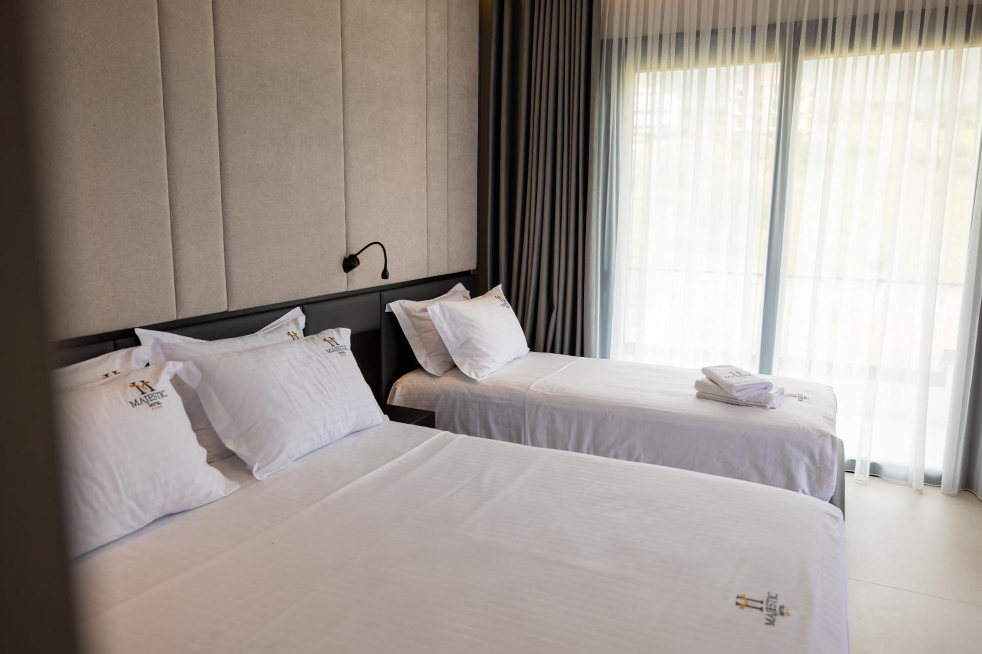 Hotel Majestic Radhima Kültér fotó